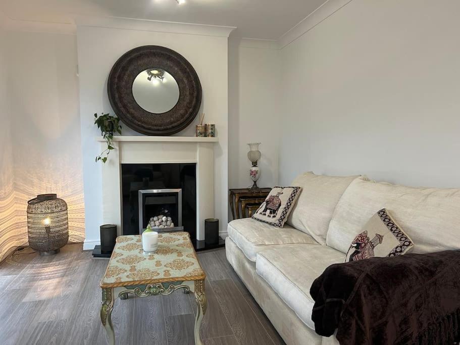 Cosy 2 Double Bed Apartment Swords Buitenkant foto