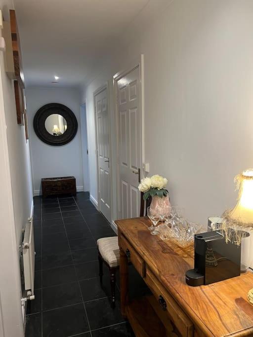 Cosy 2 Double Bed Apartment Swords Buitenkant foto