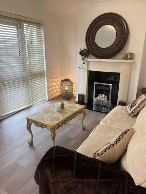Cosy 2 Double Bed Apartment Swords Buitenkant foto