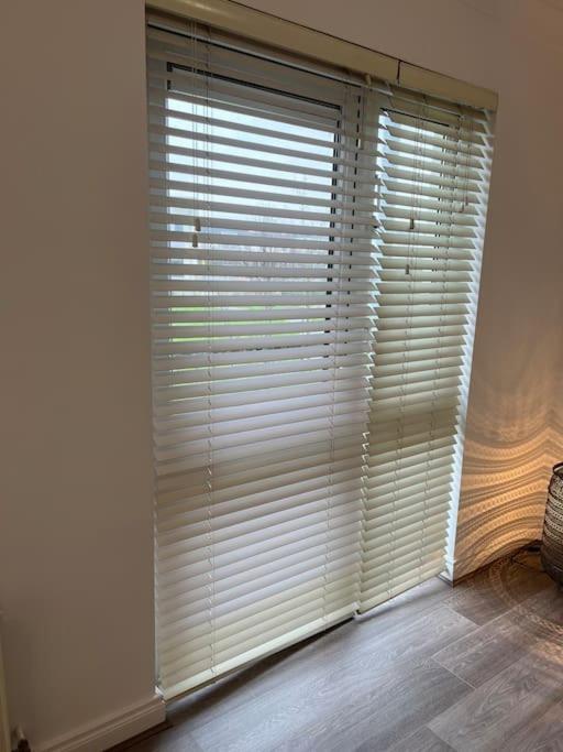 Cosy 2 Double Bed Apartment Swords Buitenkant foto