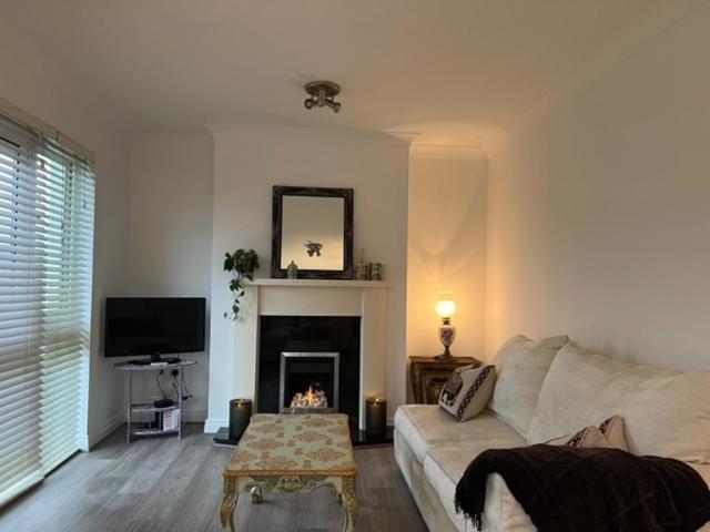 Cosy 2 Double Bed Apartment Swords Buitenkant foto